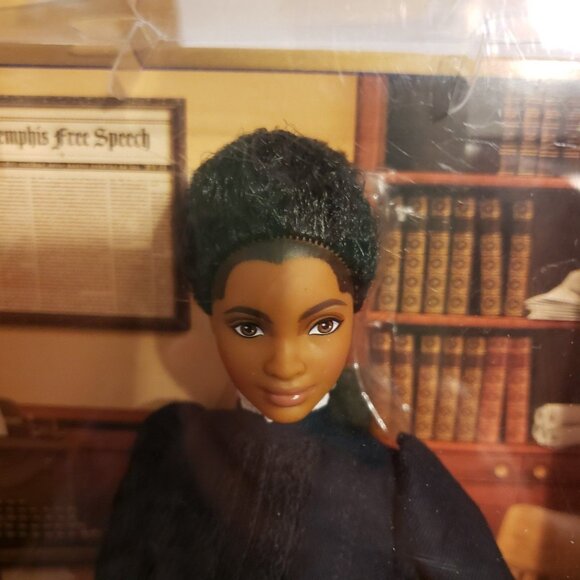 Ida B. Wells Barbie Signature Inspiring Women Series doll - Picture 6 of 7